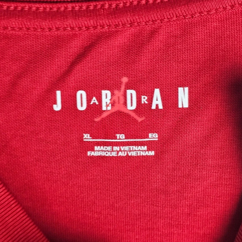 Jordan T-Shirt Mens XL Red HJ2326-687 AJ1 Sneaker Patch Short Sleeve Crew Neck